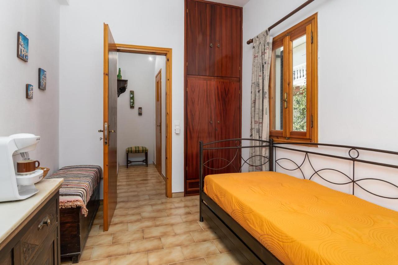 Grandpa'S Yard Apartment Adamantas  Ngoại thất bức ảnh